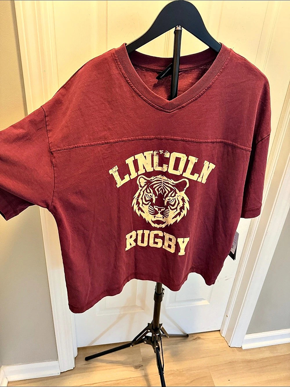 Hollywood Lincoln Rugby Graphic Tee in Burgundy Size Large NWT